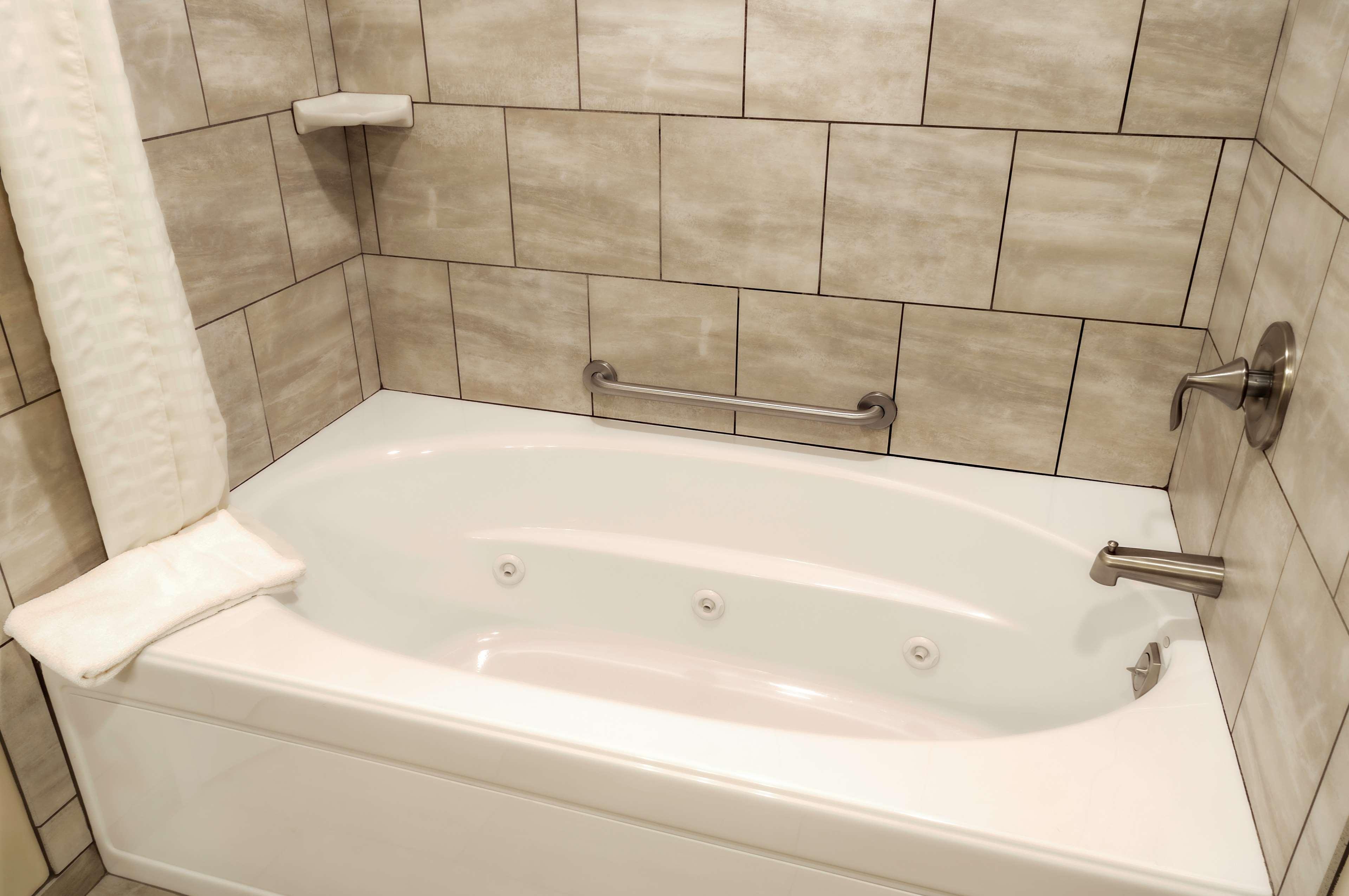 The At Lewisburg, Bw Signature Collection 3*