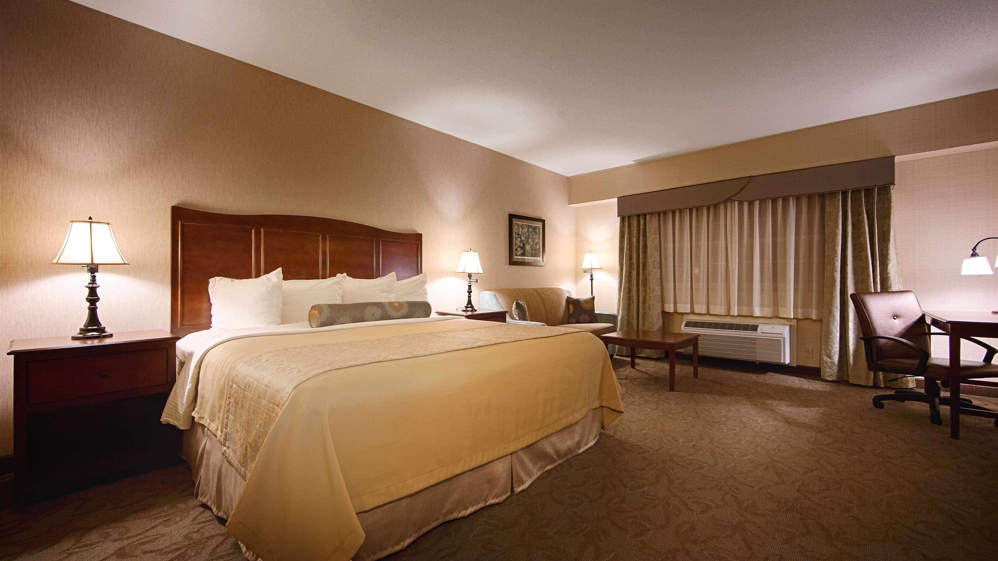 The At Lewisburg, Bw Signature Collection 3*